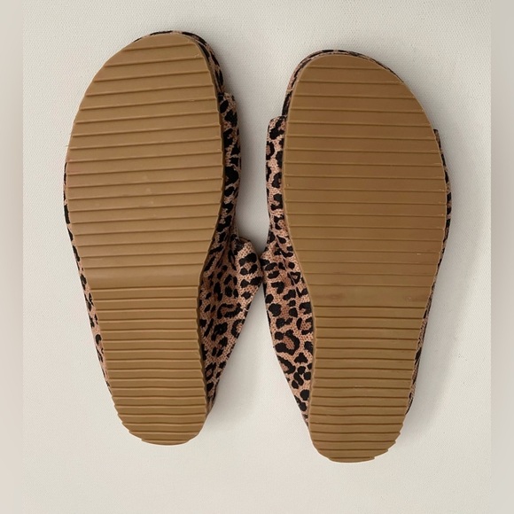 Stuart Weitzman Freely leopard cheetah suede buckle flat Sandal 10 - Picture 9 of 9